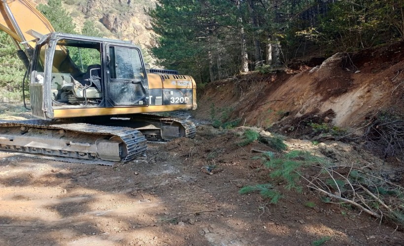 Heyelan nedeniyle kapanan yol açıldı