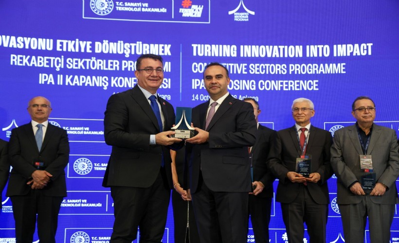 İYTE ve Teknopark İzmir'e Bakan Kacır'dan üstün proje ödülü