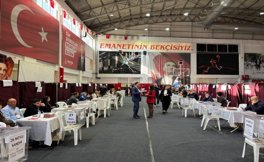 İzmir Barosu'nda yeni başkan Serhat Sökmen oldu
