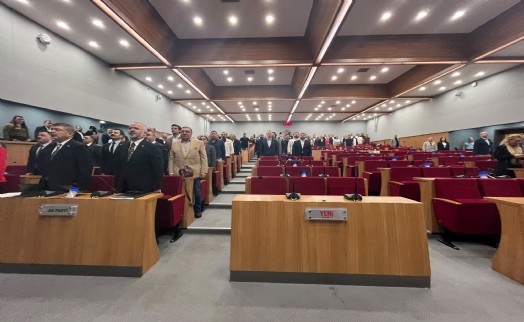 İzmir Büyükşehir Meclisi’nde oturum ertelendi: YENİ Parti ve CHP katılmadı