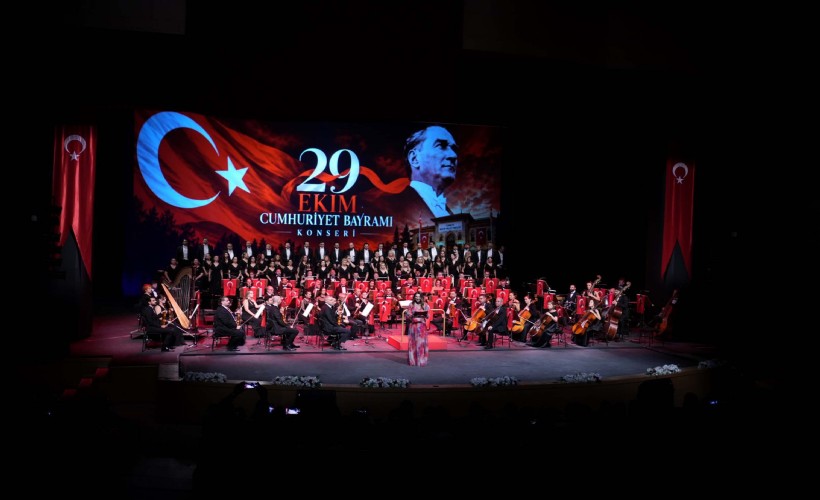 İzmir Kültür Yolu Festivali’nde, Cumhuriyet Bayramı coşkuyla kutlandı