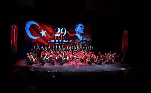 İzmir Kültür Yolu Festivali'nde, Cumhuriyet Bayramı coşkuyla kutlandı