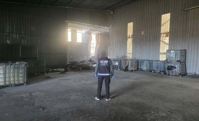 İzmir'de 10,1 ton kaçak akaryakıt ele geçirildi
