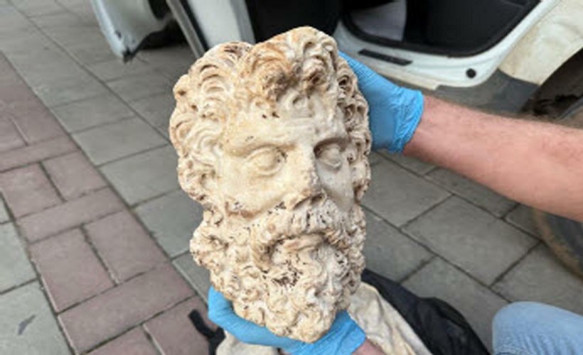 İzmir'de paha biçilemez Zeus başı ele geçirildi!