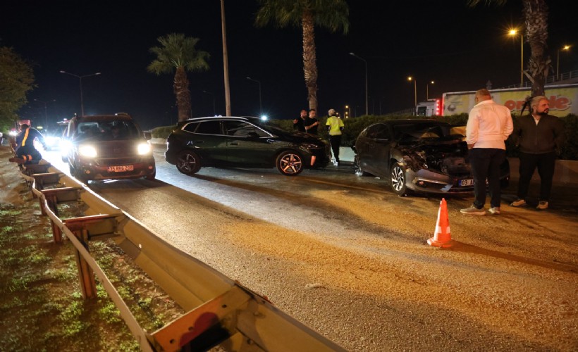 İzmir'de zincirleme kaza! 8 araç birbirine girdi: 4 kişi yaralandı