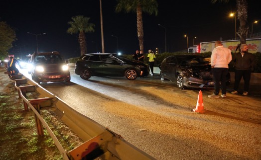 İzmir'de zincirleme kaza! 8 araç birbirine girdi: 4 kişi yaralandı