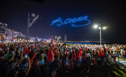 İzmir'de 29 Ekim coşkusu gökyüzünden taçlanacak