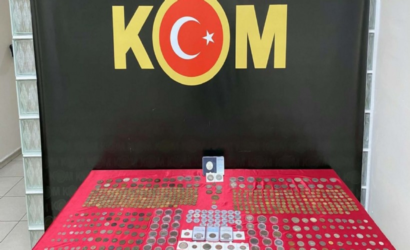 İzmir'de 672 sikke ele geçirildi