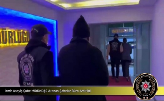 İzmir’de 9 yıldır aranan dolandırıcılıktan 28 yıla hükümlü çift yakalandı