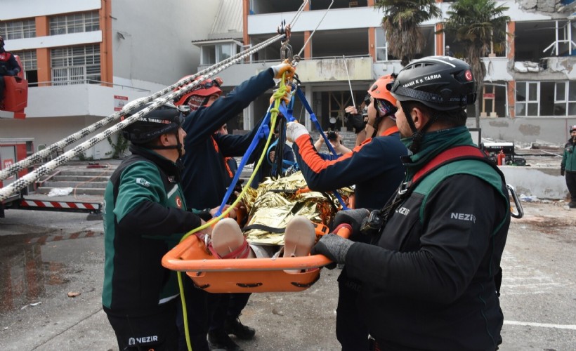 İzmir’de deprem tatbikatı: 2 bin 198 personel sahaya çıktı