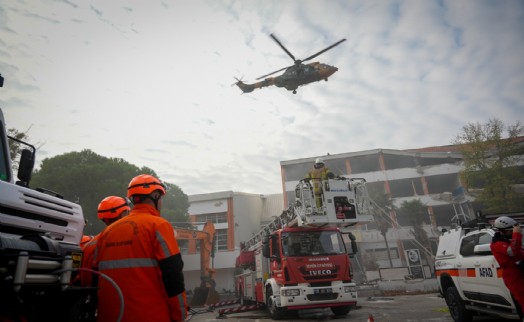 İzmir'de nefes kesen deprem tatbikatı