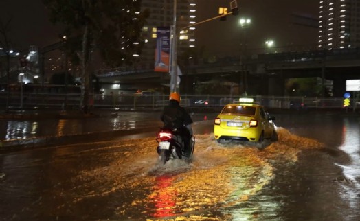 İzmir'de sağanak etkili oldu