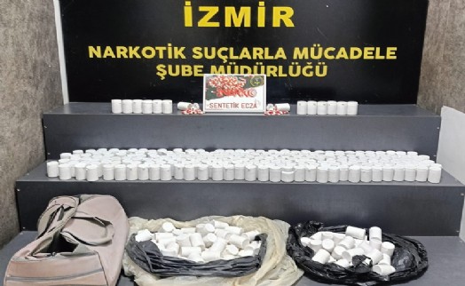 İzmir'de toprağa gömülü binlerce sentetik ecza ele geçirildi; 2 gözaltı