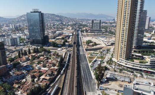 İzmir'in dev karayolu projesi el emeği ve alın teriyle ilerliyor