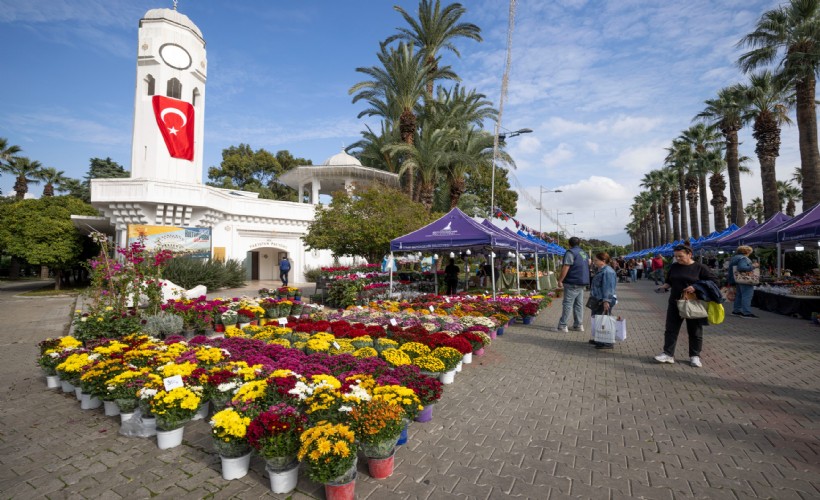İzmir’in renkli festivali Kültürpark’ta kapılarını açtı