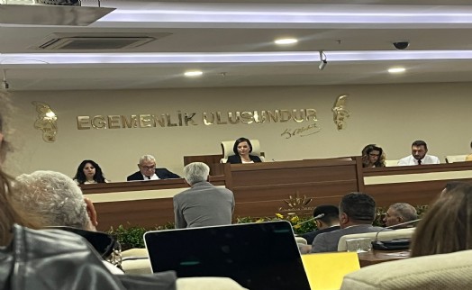 Karabağlar Meclisi’nde Kınay’a AK Parti sorusu: 'Kamuoyunu tatmin edecek bir cevabınız var mı?'