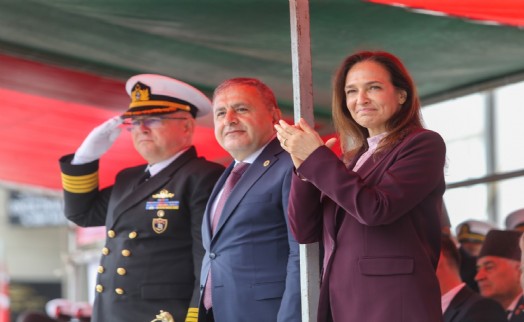 Karşıyaka'da 7'den 77'ye bayram coşkusu