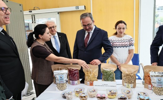 Kasapoğlu'ndan İzmir'de çağrı: 'Gıda bir insan hakkı, yaşam hakkı ve insanlık onurudur'