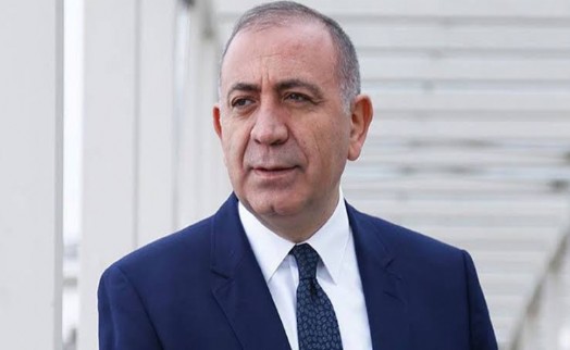 Mahkemenin verdiği süre dolunca CHP yönetimi Gürsel Tekin'i görevden aldı