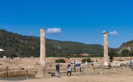 Klaros'ta 3 bin 300 yıllık kehanetin izinde