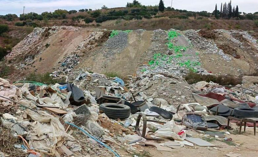 Kuşadası'nda büyük utanç: Doğal yaşam alanına çöp ve moloz!