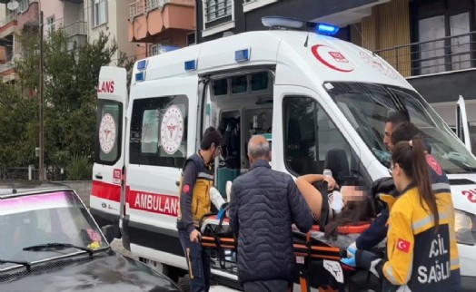 Kütahya'da motosiklet yayaya çarptı: 2 yaralı
