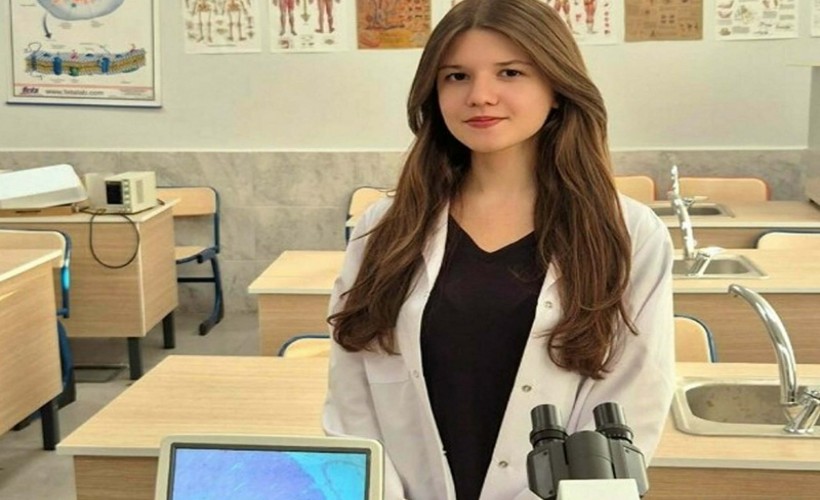 Lise öğrencisi Ece Defne'nin bilimsel araştırması tıp dergisinde yayımlandı