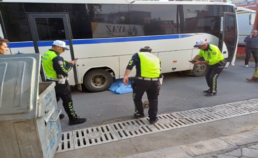 Manisa'da acı olay: Minibüsün çarptığı 8 yaşındaki çocuk yaşamını yitirdi