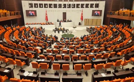 Muhalefetten Halk TV tepkisi: ‘Fon vurgununun üstünü kapatmaya çalışıyorlar'