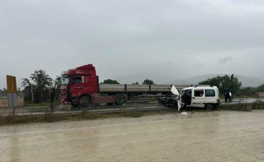 Ödemiş-İzmir yolunda hatalı sollama faciası: 1 ölü, 1 ağır yaralı