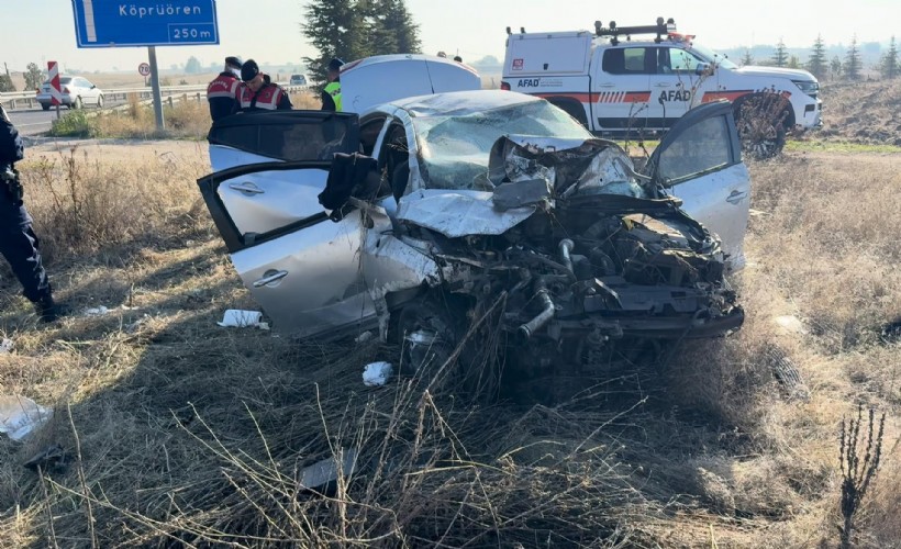 Otomobil takla atıp tarlaya uçtu: 1’i ağır 3 yaralı