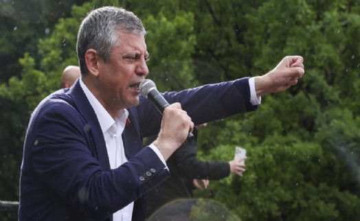 Özgür Özel'den AK Parti'nin İzmir videosuna tepki: İzmir'e gavur diyenlerin İzmir Marşı'na merakı manidar!