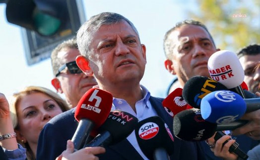 Özgür Özel'den Cemil Tugay'a sert sözler: Burnundan fitil fitil getirmezsem namussuzum