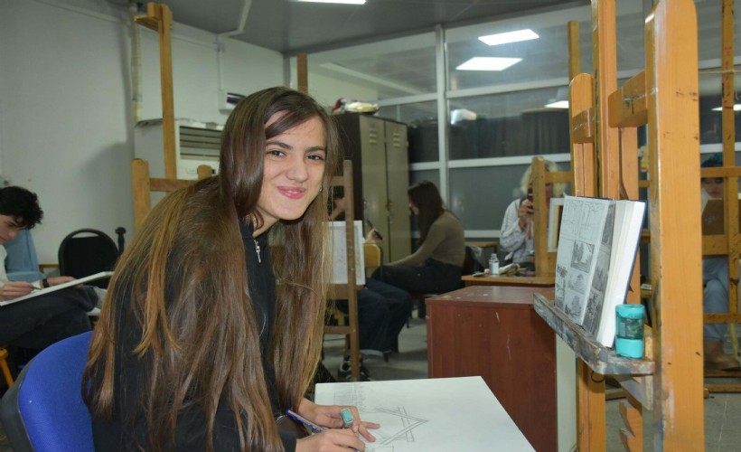 Resim yaparak hayata tutunan Eylül 'Güzel Sanatlar'ı kazandı
