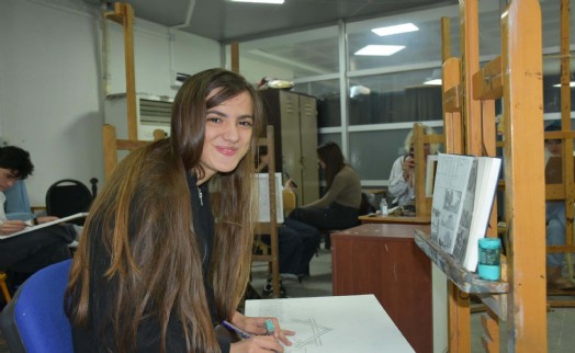 Resim yaparak hayata tutunan Eylül 'Güzel Sanatlar'ı kazandı