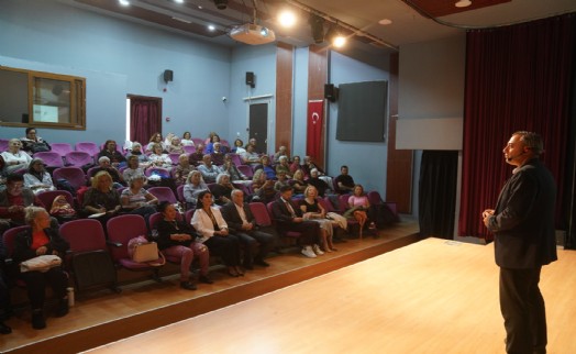 Seferihisar'da öğrenmenin yaşı yok: 3. Yaş Üniversitesi'nde güz dönemi başladı