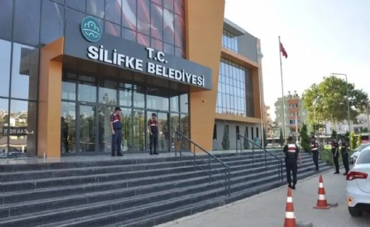 Silifke Belediyesi'ne ikinci dalga operasyon: Başkan yardımcıları da gözaltında!