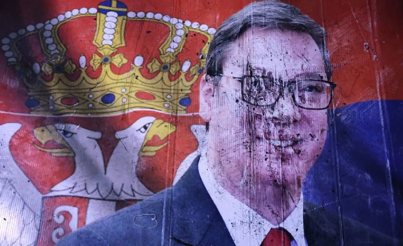 Sırbistan'da sokaklardan sandığa uzanan zafer: Öğrenciler 12 yıllık iktidarı değiştirdi, Vucic yenilgiyi kabul etti