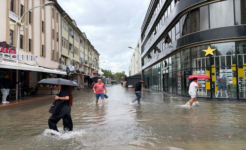 Sonunda yağmurlar geldi... 18 kente sarı kodlu uyarı!
