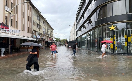 Sonunda yağmurlar geldi... 18 kente sarı kodlu uyarı!