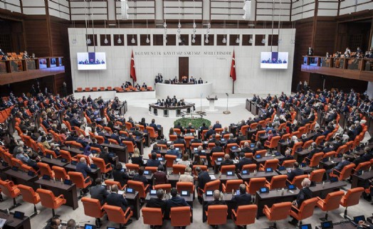 TBMM'de fon düzenlemesi tartışması! Muhalefetten 'gece yarısı önergesi' tepkisi: En az 200 bin yatırımcının hakkı gasbedilecek