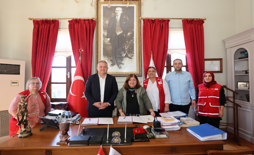 Urla Belediyesi ve Türk Kızılayı Urla Şubesi’nden sosyal dayanışmayı güçlendirecek iş birliği