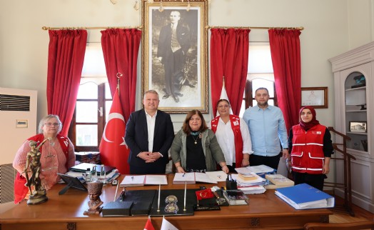 Urla Belediyesi ve Türk Kızılayı Urla Şubesi'nden sosyal dayanışmayı güçlendirecek iş birliği
