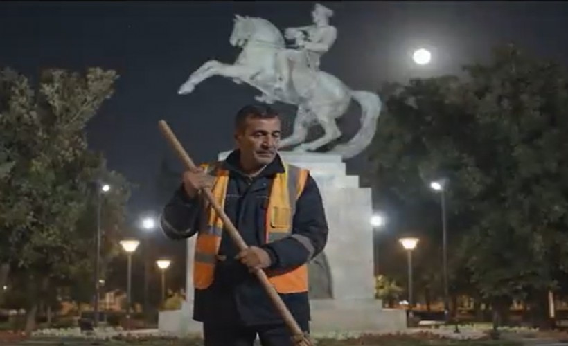 YENİ Parti İzmir'in 29 Ekim'e özel Kurtuluş Yolunda Süvari Atatürk videosu çok beğenildi