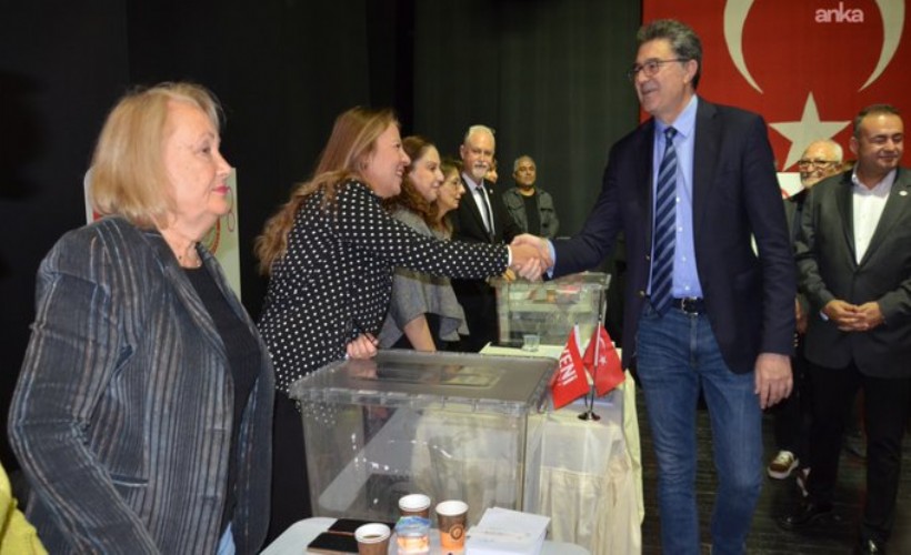 YENİ Parti'de İzmir il başkanlığı için üyeler sandık başında... Ensar Aytekin: 'Parti içi demokrasi şöleni yaşıyoruz'