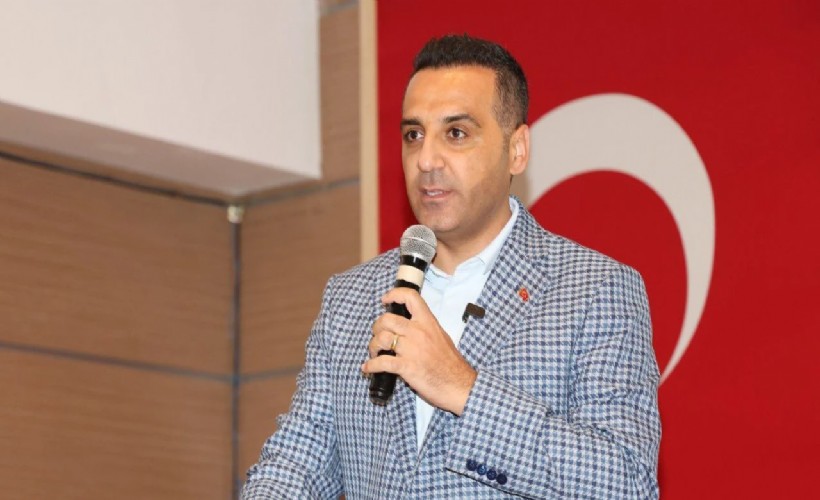 Yıldız'dan 'Atatürk fotoğrafını kaldırdı' iddialarına sert tepki: 'Atatürk sevgimizi ucuz siyasi polemiklere ve sığ zihniyete malzeme yaptırmayız'