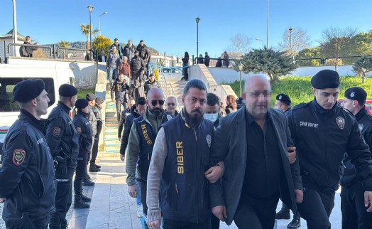 'Sakaraltı Sakarüstü' operasyonunda gözaltına alınan 8 şüpheli adliyede