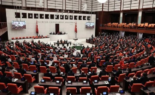 AK Parti'nin Meclis'e sunacağı yasanın detayları: Emekli ikramiyesi, sosyal medya düzenlemesi...
