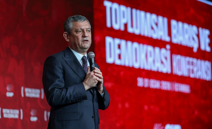 AK Parti'ye geçen Özarslan'ın ailesine hakaret etti mi? Özgür Özel tek tek anlattı