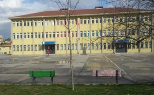 Akılalmaz skandal... Ortaokul öğretmeni 24 öğrencisini taciz ettiği iddiasıyla tutuklandı!